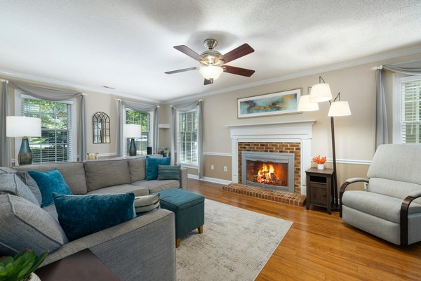 Secrets pour raviver un parquet massif : préserver la patine tout en révélant sa beauté